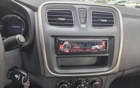 Renault Logan II, 2014 год, 600 000 рублей, 8 фотография