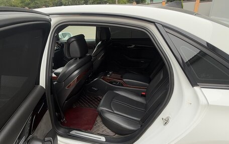 Audi A8, 2011 год, 1 500 000 рублей, 9 фотография