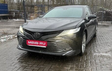 Toyota Camry, 2018 год, 3 050 000 рублей, 2 фотография