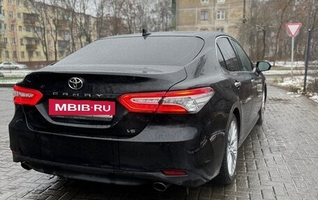 Toyota Camry, 2018 год, 3 050 000 рублей, 4 фотография