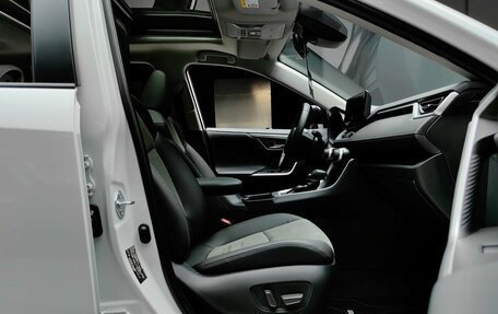 Toyota RAV4, 2025 год, 4 350 000 рублей, 25 фотография