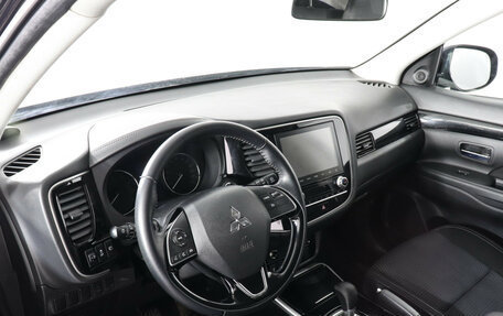 Mitsubishi Outlander III рестайлинг 3, 2022 год, 2 699 000 рублей, 7 фотография