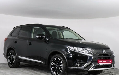 Mitsubishi Outlander III рестайлинг 3, 2022 год, 2 699 000 рублей, 3 фотография