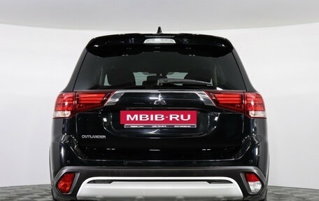 Mitsubishi Outlander III рестайлинг 3, 2022 год, 2 699 000 рублей, 5 фотография