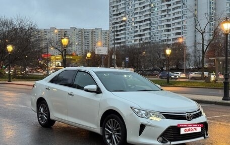 Toyota Camry, 2017 год, 2 350 000 рублей, 2 фотография