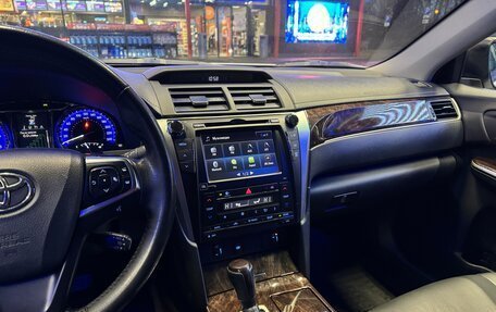 Toyota Camry, 2017 год, 2 350 000 рублей, 10 фотография