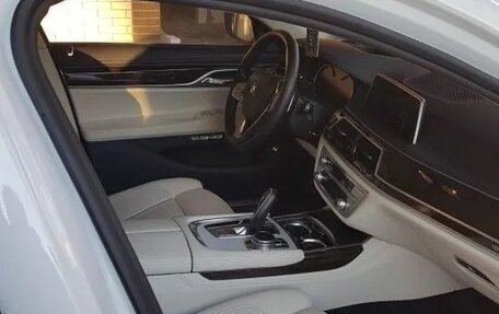 BMW 7 серия, 2016 год, 4 500 000 рублей, 15 фотография