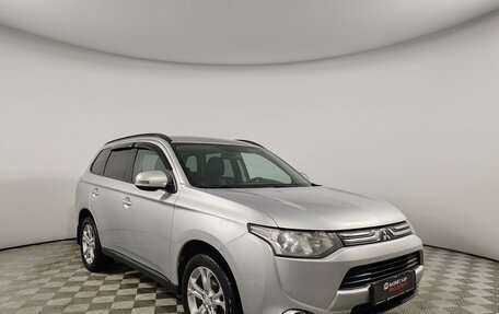 Mitsubishi Outlander III рестайлинг 3, 2013 год, 1 099 000 рублей, 3 фотография
