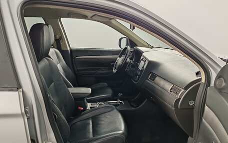 Mitsubishi Outlander III рестайлинг 3, 2013 год, 1 099 000 рублей, 19 фотография