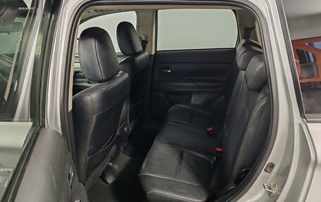 Mitsubishi Outlander III рестайлинг 3, 2013 год, 1 099 000 рублей, 12 фотография