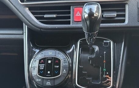 Toyota Esquire I, 2021 год, 2 219 000 рублей, 12 фотография