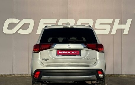 Mitsubishi Outlander III рестайлинг 3, 2017 год, 2 420 000 рублей, 1 фотография