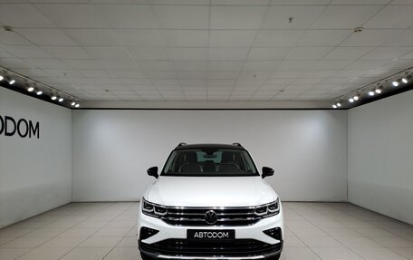 Volkswagen Tiguan II, 2021 год, 3 699 000 рублей, 2 фотография