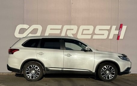 Mitsubishi Outlander III рестайлинг 3, 2017 год, 2 420 000 рублей, 2 фотография