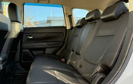 Mitsubishi Outlander III рестайлинг 3, 2017 год, 2 420 000 рублей, 18 фотография