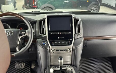 Toyota Land Cruiser 200, 2017 год, 6 500 000 рублей, 10 фотография