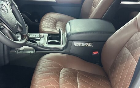 Toyota Land Cruiser 200, 2017 год, 6 500 000 рублей, 7 фотография