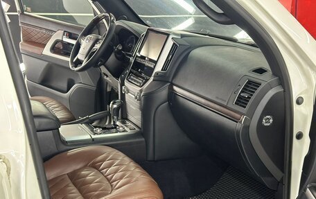 Toyota Land Cruiser 200, 2017 год, 6 500 000 рублей, 12 фотография