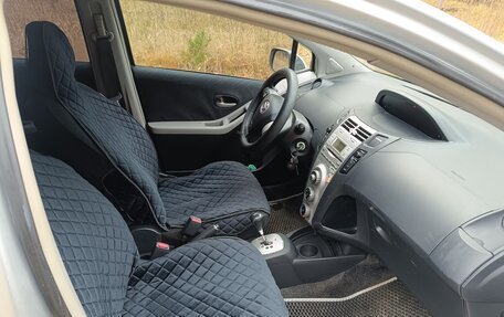 Toyota Yaris III рестайлинг, 2007 год, 370 000 рублей, 12 фотография