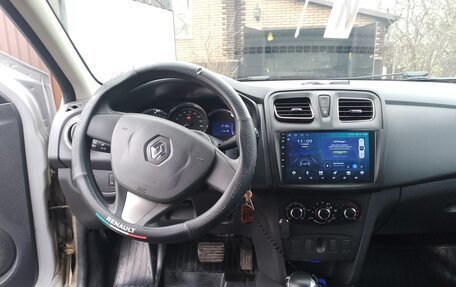 Renault Logan II, 2015 год, 630 000 рублей, 2 фотография