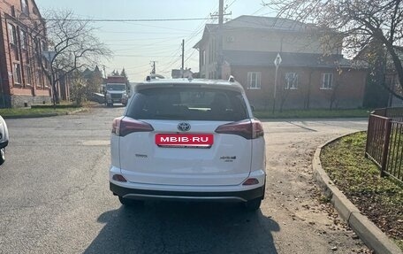 Toyota RAV4, 2016 год, 2 700 000 рублей, 3 фотография