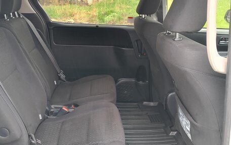 Toyota Voxy III, 2017 год, 2 200 000 рублей, 6 фотография
