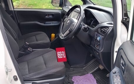 Toyota Voxy III, 2017 год, 2 200 000 рублей, 7 фотография