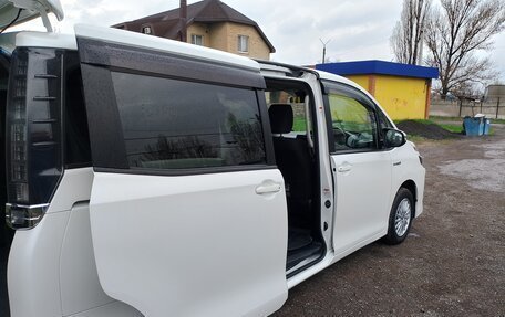 Toyota Voxy III, 2017 год, 2 200 000 рублей, 18 фотография