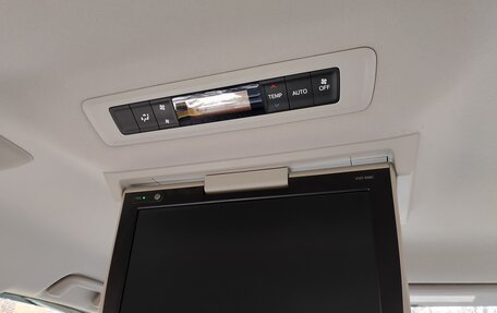 Toyota Voxy III, 2017 год, 2 200 000 рублей, 14 фотография