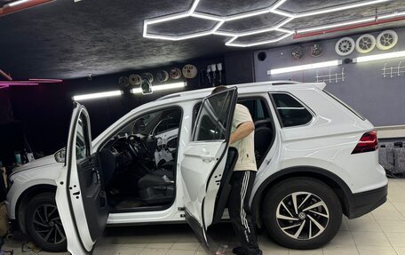 Volkswagen Tiguan II, 2018 год, 2 450 000 рублей, 3 фотография