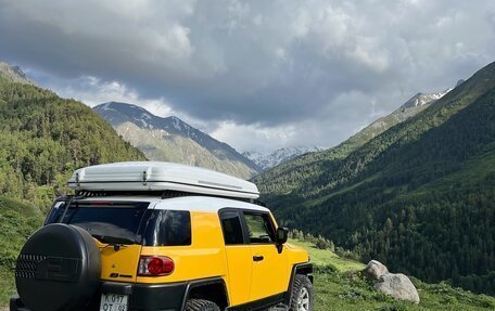 Toyota FJ Cruiser, 2006 год, 3 000 000 рублей, 2 фотография