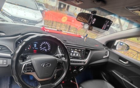 Hyundai Solaris II рестайлинг, 2017 год, 600 000 рублей, 1 фотография