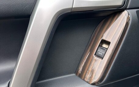 Toyota Land Cruiser Prado 150 рестайлинг 2, 2018 год, 4 250 000 рублей, 25 фотография