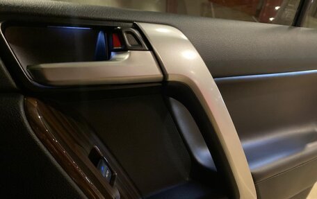 Toyota Land Cruiser Prado 150 рестайлинг 2, 2018 год, 4 250 000 рублей, 19 фотография