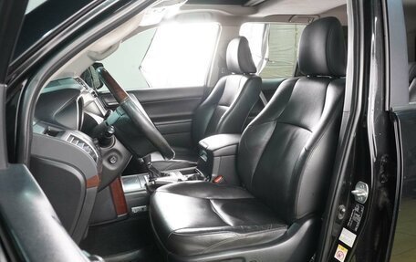 Toyota Land Cruiser Prado 150 рестайлинг 2, 2014 год, 3 099 000 рублей, 10 фотография