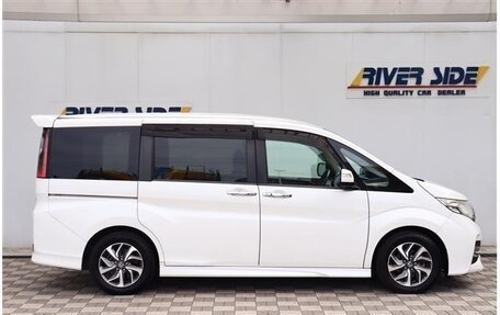 Honda Stepwgn IV, 2016 год, 1 600 000 рублей, 6 фотография