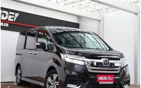 Honda Stepwgn IV, 2019 год, 1 850 000 рублей, 4 фотография