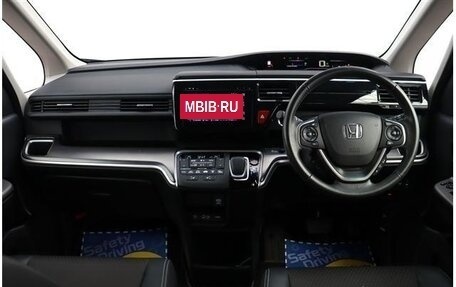 Honda Stepwgn IV, 2019 год, 1 850 000 рублей, 12 фотография