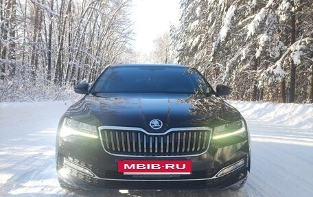 Skoda Superb III рестайлинг, 2021 год, 2 850 000 рублей, 2 фотография