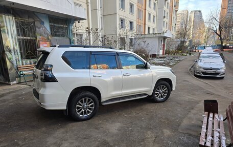 Toyota Land Cruiser Prado 150 рестайлинг 2, 2018 год, 6 100 000 рублей, 3 фотография