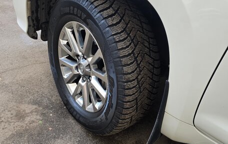 Toyota Land Cruiser Prado 150 рестайлинг 2, 2018 год, 6 100 000 рублей, 7 фотография