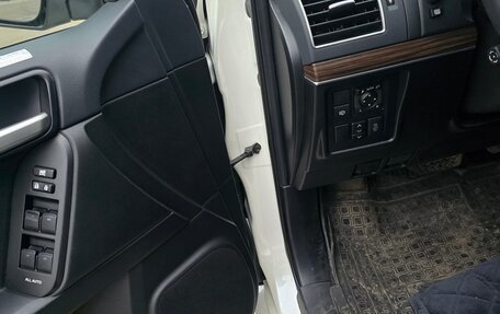 Toyota Land Cruiser Prado 150 рестайлинг 2, 2018 год, 6 100 000 рублей, 10 фотография