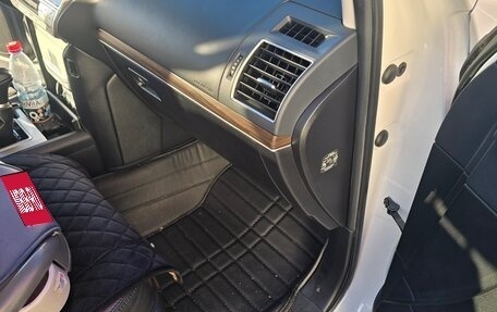 Toyota Land Cruiser Prado 150 рестайлинг 2, 2018 год, 6 100 000 рублей, 9 фотография