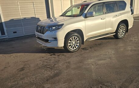 Toyota Land Cruiser Prado 150 рестайлинг 2, 2018 год, 6 100 000 рублей, 32 фотография