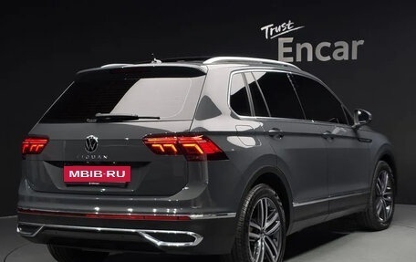 Volkswagen Tiguan II, 2022 год, 2 390 500 рублей, 3 фотография