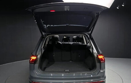 Volkswagen Tiguan II, 2022 год, 2 390 500 рублей, 5 фотография