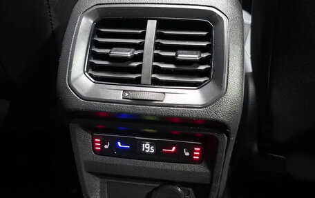 Volkswagen Tiguan II, 2022 год, 2 390 500 рублей, 10 фотография