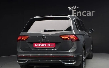 Volkswagen Tiguan II, 2022 год, 2 390 500 рублей, 4 фотография