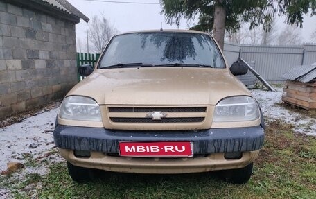 Chevrolet Niva I рестайлинг, 2004 год, 250 000 рублей, 1 фотография