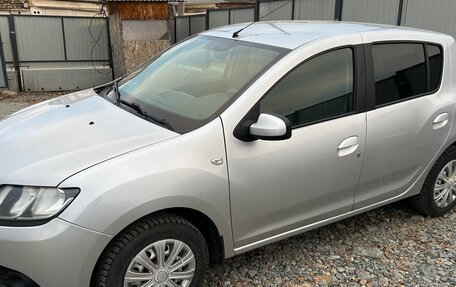 Renault Sandero II рестайлинг, 2016 год, 900 000 рублей, 3 фотография